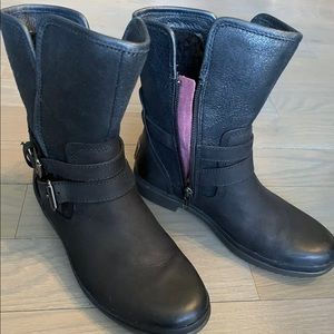 UGG SIMMENS BLACK WATERPROOF LEATHER SHEEPSKIN SHORT SNOW BOOTS SIZE US 6 WOMEN